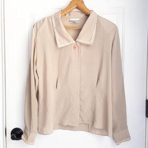 Vintage Evan Picone tan button down blouse with a collar and cute white trim. 8